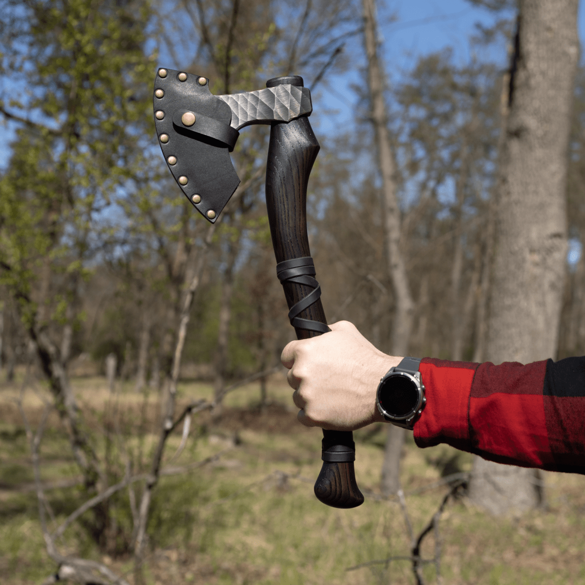 Hand forged axe “Sterk Vorley” with leather cover
