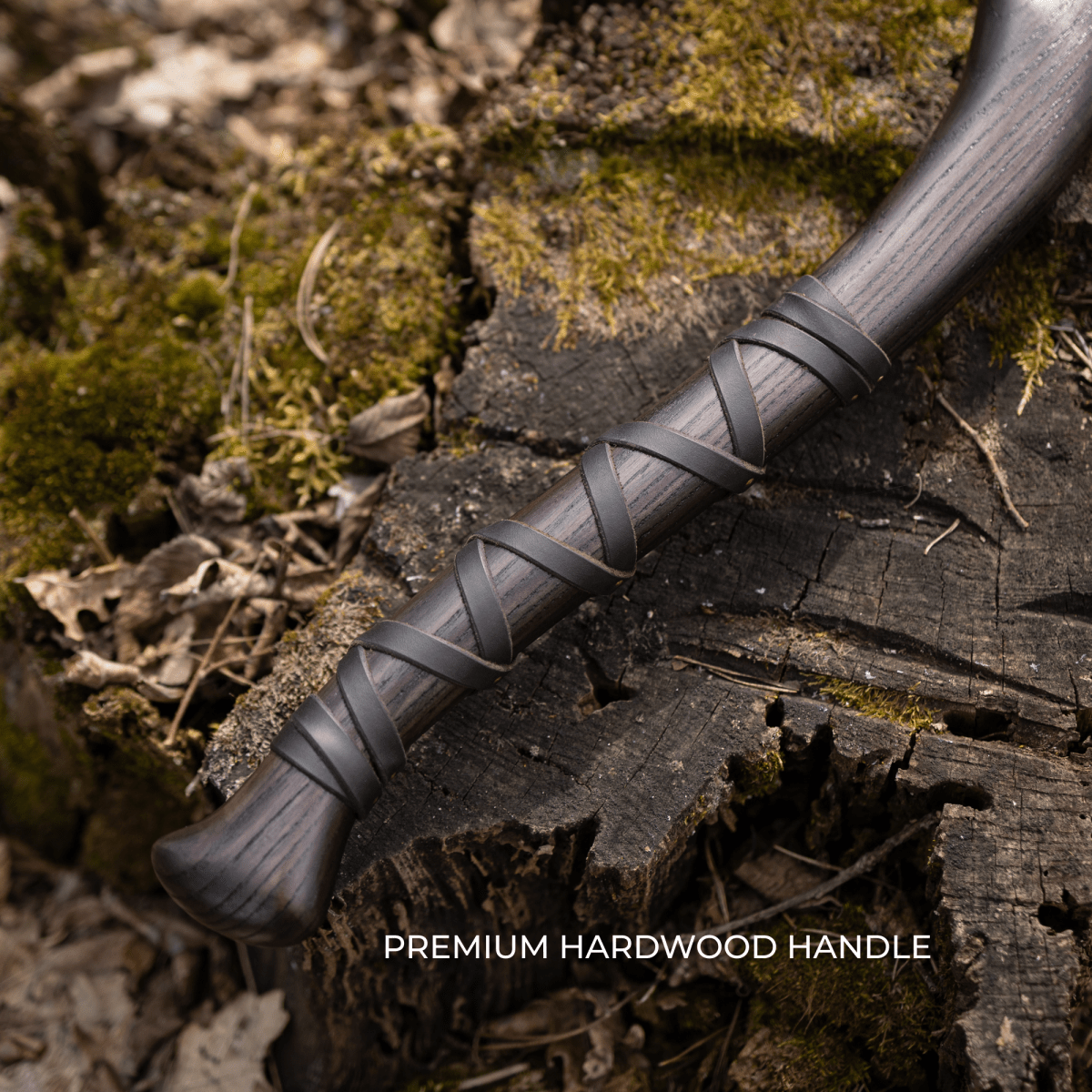 Hand forged axe “Sterk Vorley” with leather cover